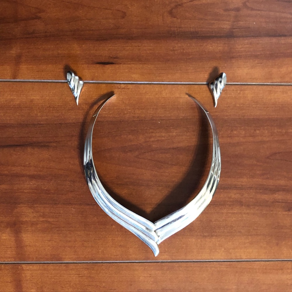 Silver Choker and Earrings